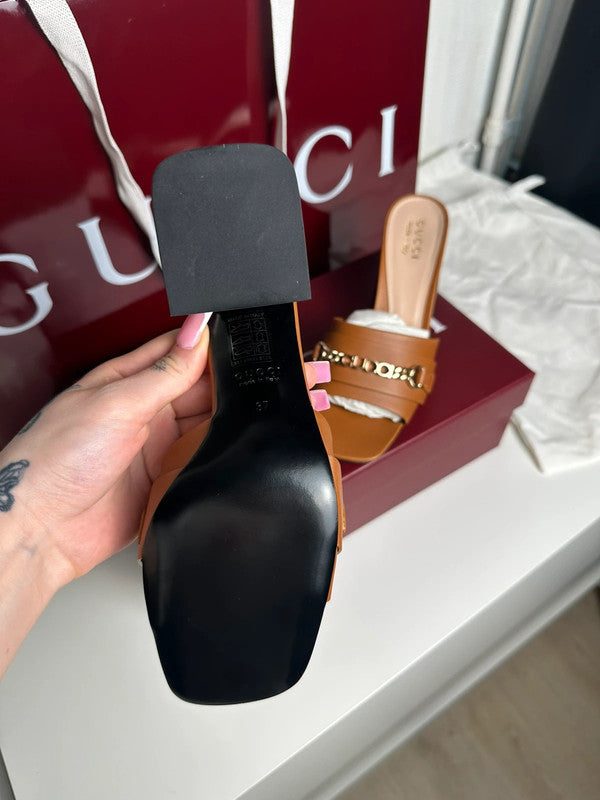 Gucci Sandales Talon Large Cuir Marron Détail Chaîne T.38 — Neuves