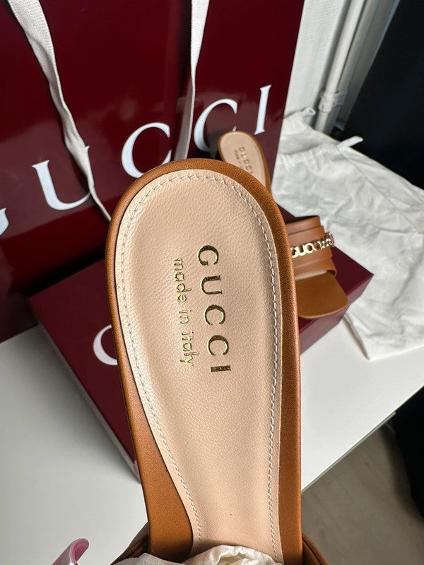 Gucci Sandales Talon Large Cuir Marron Détail Chaîne T.38 — Neuves