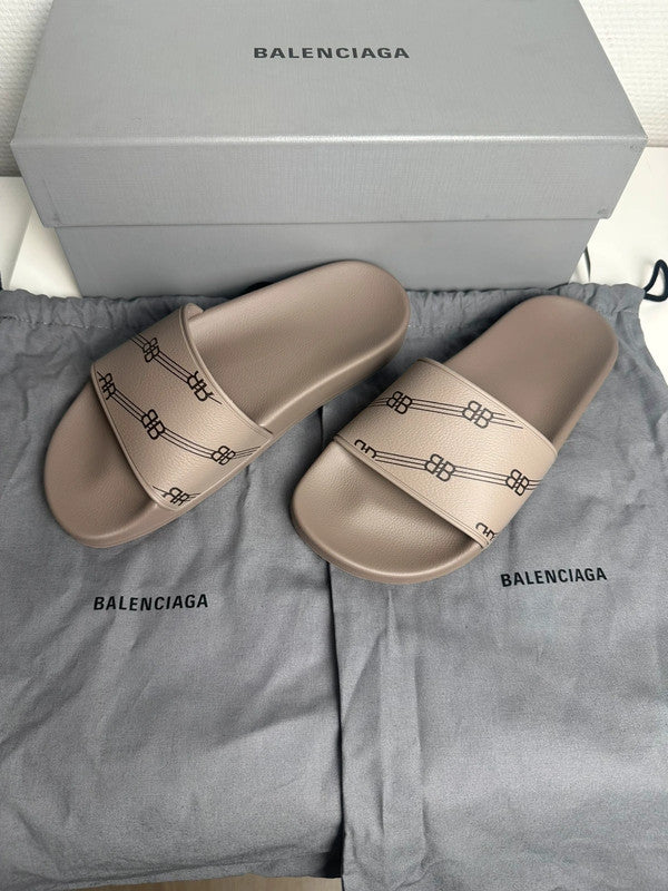 Balenciaga Pool Slide Monogram BB Caoutchouc Beige Taupe T.36 — Neuves