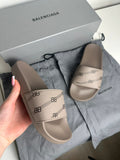 Balenciaga Pool Slide Monogram BB Caoutchouc Beige Taupe T.36 — Neuves