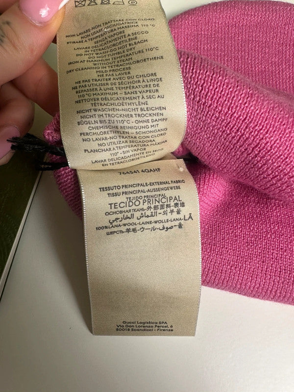 Gucci Bonnet Laine Rose Fuchsia Logo Brodé T.M — Neuf