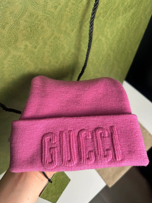 Gucci Bonnet Laine Rose Fuchsia Logo Brodé T.M — Neuf