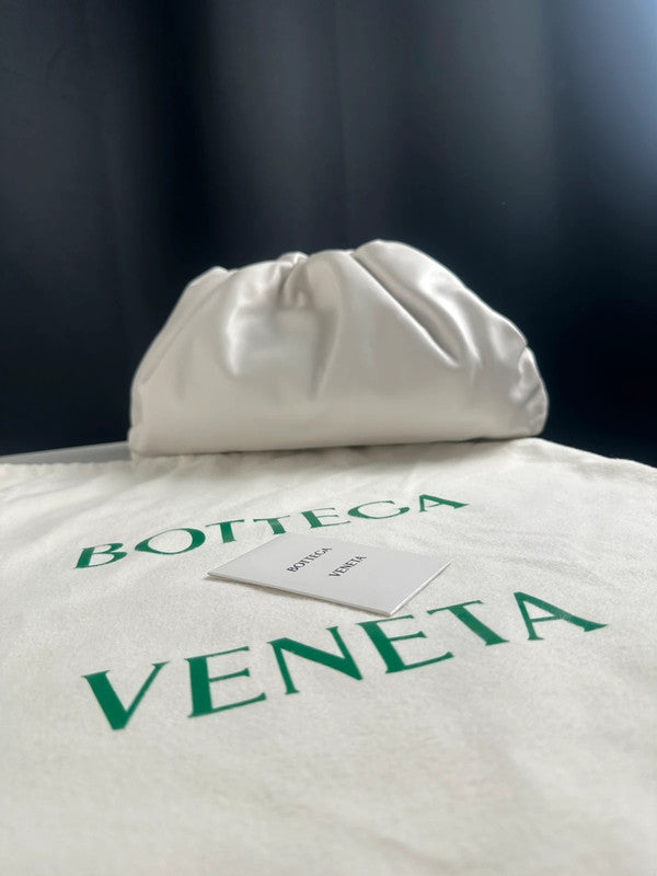 Bottega Veneta The Pouch cuir blanc grand modèle neuf dustbag
